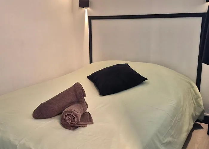 Superbe T2 Mezzanie, 200m Du Village Naturiste, Clim, Wifi, Piscine